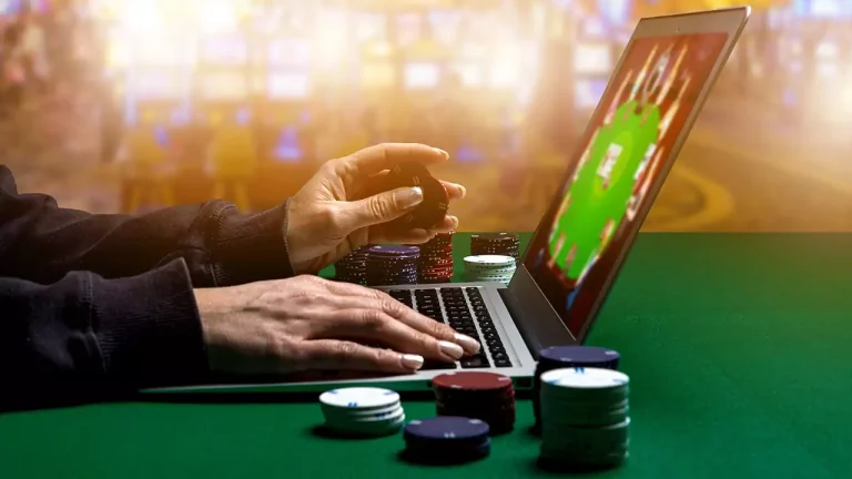 When do Live casino games use auto-dealing systems?
